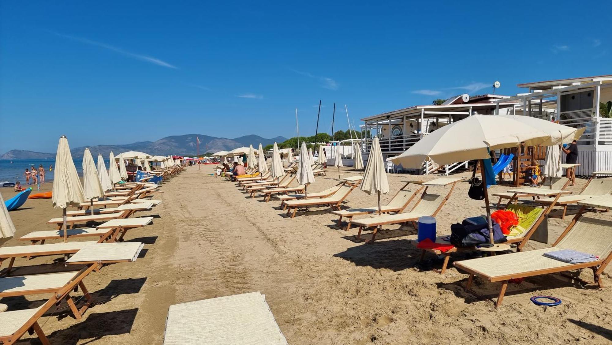 Villa Cecilia Sul Lago Fronte Mare สแปร์ลองกา ภายนอก รูปภาพ