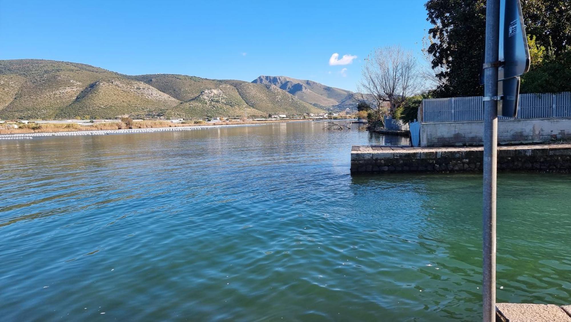 Villa Cecilia Sul Lago Fronte Mare สแปร์ลองกา ภายนอก รูปภาพ