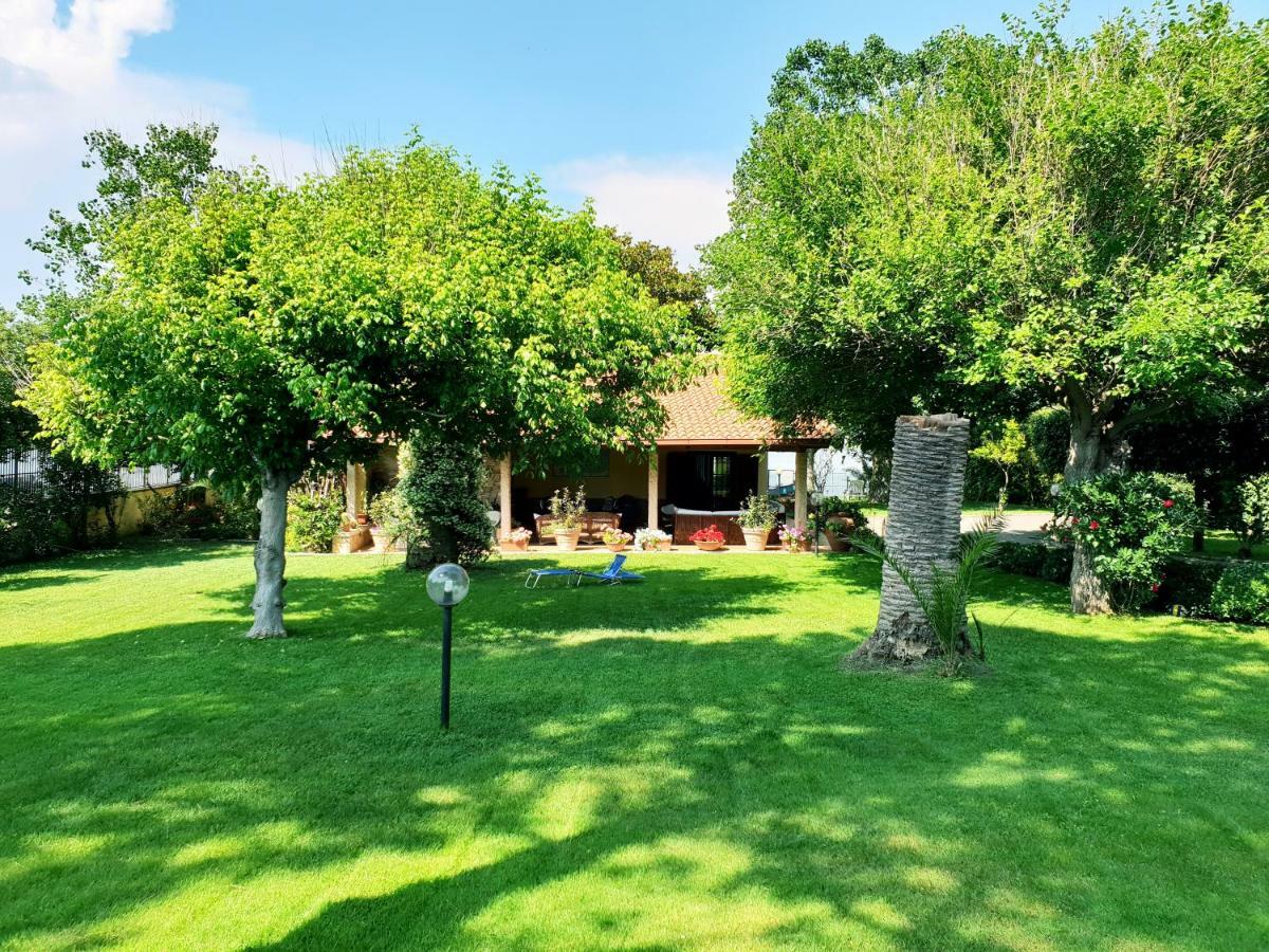 Villa Cecilia Sul Lago Fronte Mare สแปร์ลองกา ภายนอก รูปภาพ